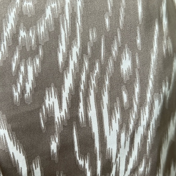 ⭐️ Silky, dressy, comfortable side zip shorts. ⭐️ - Picture 3 of 5